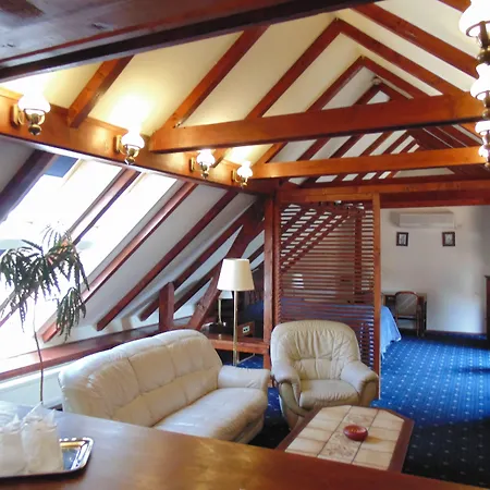 לינה וארוחת בוקר Curtea Brasoveana בראשוב