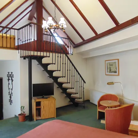 Curtea Brasoveana 4* Брашов