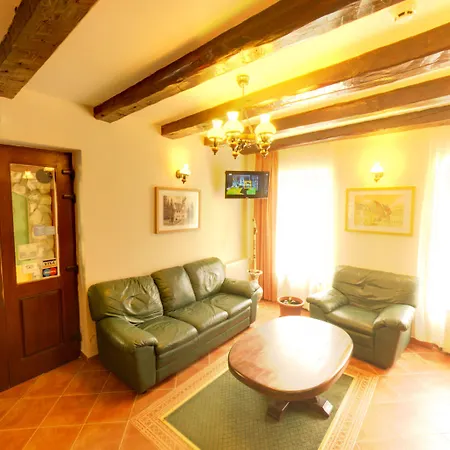 Curtea Brasoveana 4* בראשוב