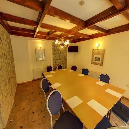 לינה וארוחת בוקר Curtea Brasoveana בראשוב