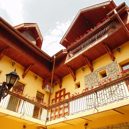 Curtea Brasoveana לינה וארוחת בוקר בראשוב