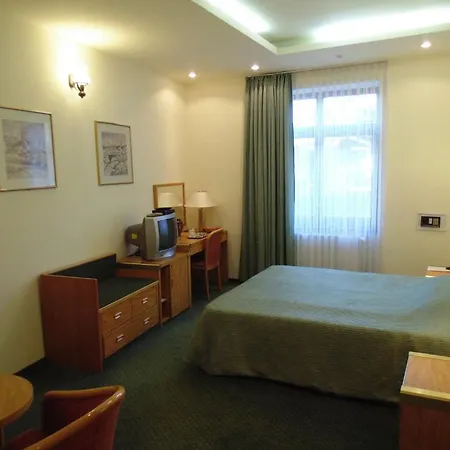 Curtea Brasoveana 4*