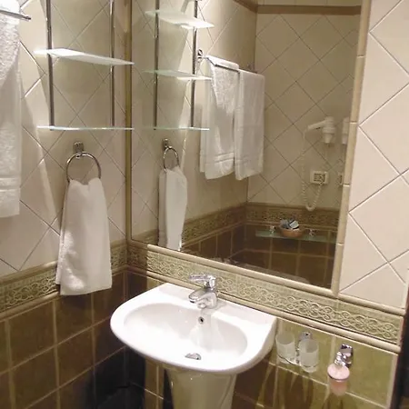 Curtea Brasoveana 4*
