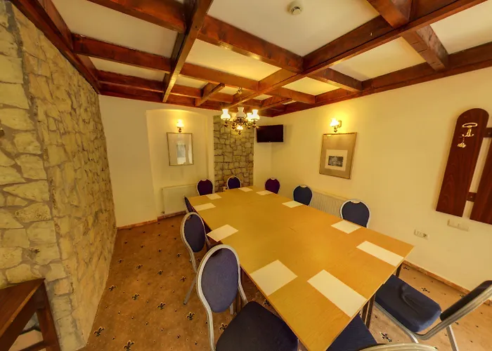 Alojamento de Acomodação e Pequeno-almoço Curtea Brasoveana Braşov