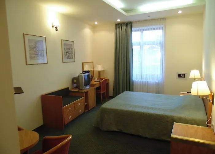 Curtea Brasoveana 4*