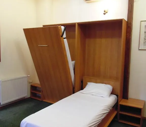 Curtea Brasoveana 4*