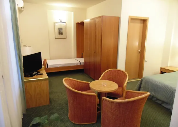 Curtea Brasoveana 4*