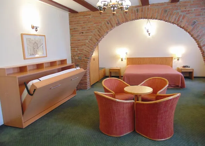 Curtea Brasoveana 4*