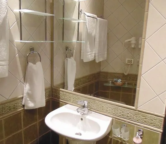 Curtea Brasoveana 4*